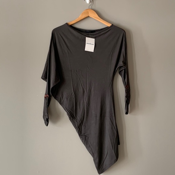 NWT stretchy asymmetrical batwing top - Picture 1 of 8